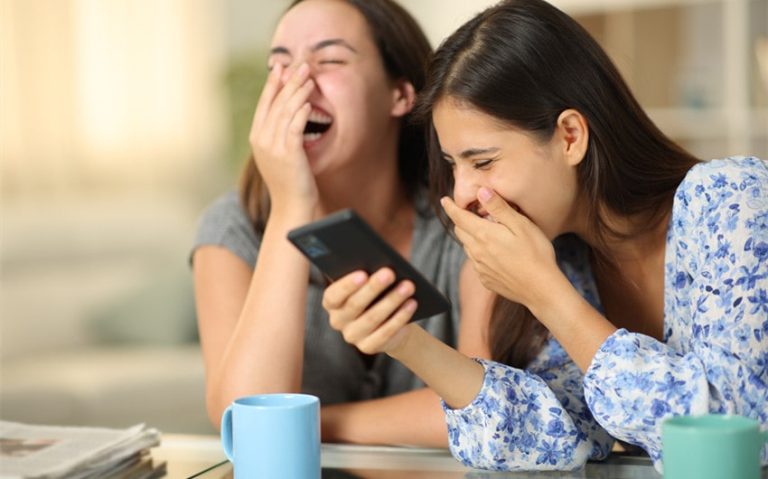 What Pranks to Do on Your Best Friend Over Text: 25 Fun Ideas