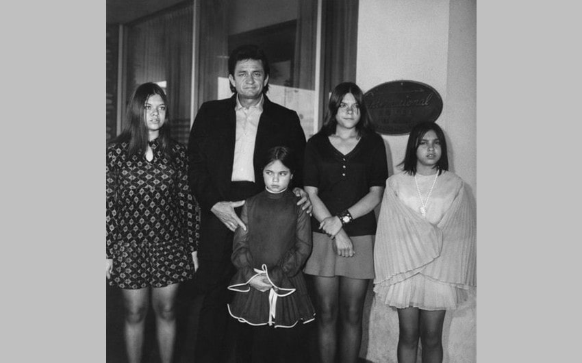 Johnny Cash with daughters